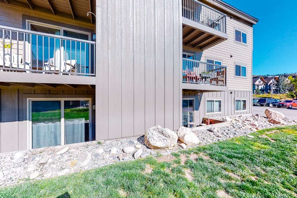 Updated, Top-Floor Condo w/ Gas Fireplace, Shared Pool/Hot Tub - Walk to Shuttle