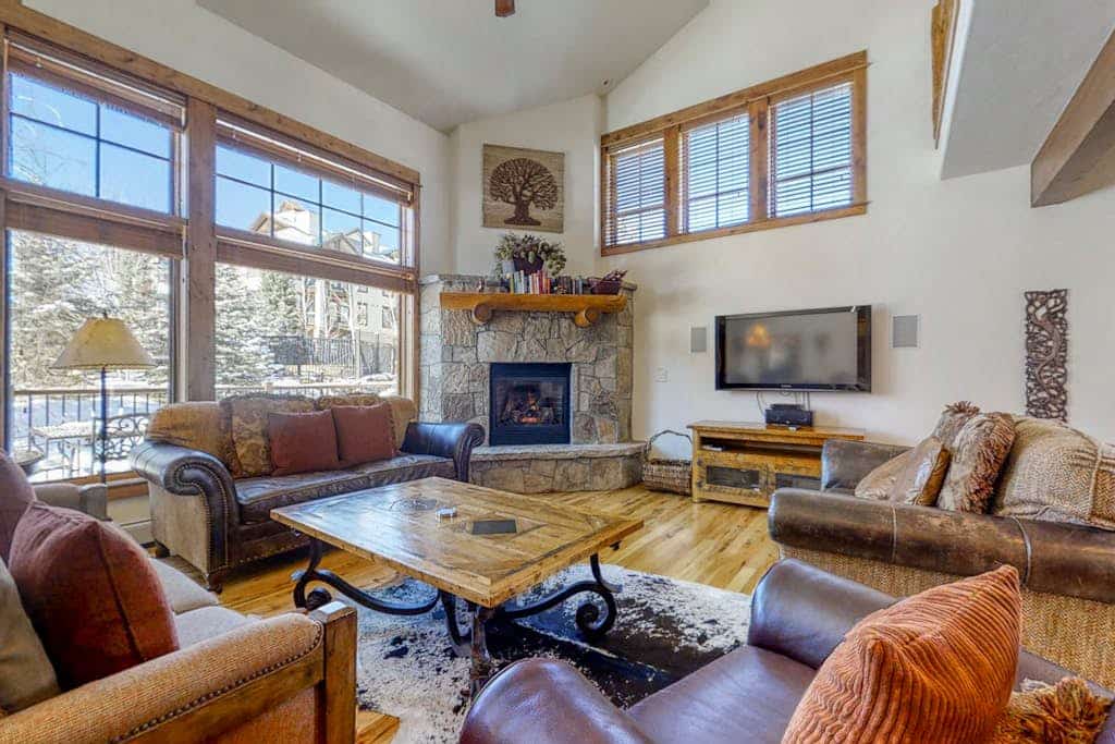 1496 EagleRidgeWalk-to-gondola townhome w/ fireplace & shared hot tubs/pool/gym/firepit/AC