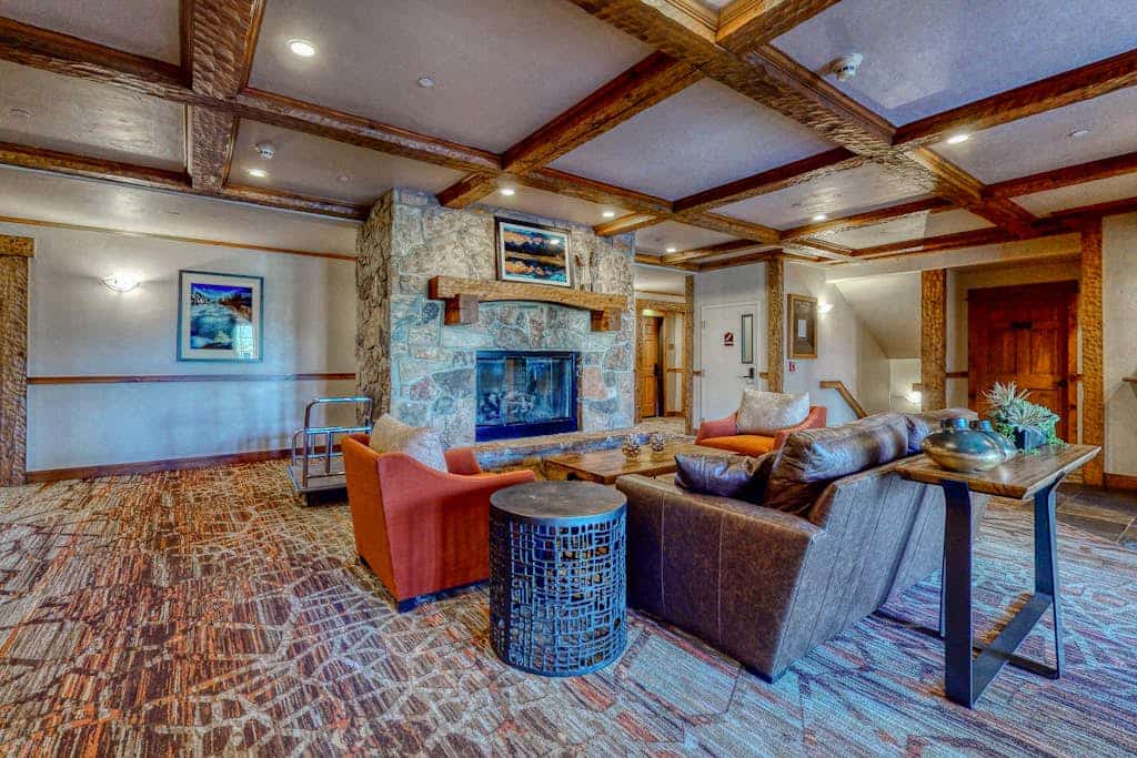 Walk-to-gondola studio with hot tubs, pool, fitness room, and ski shuttle