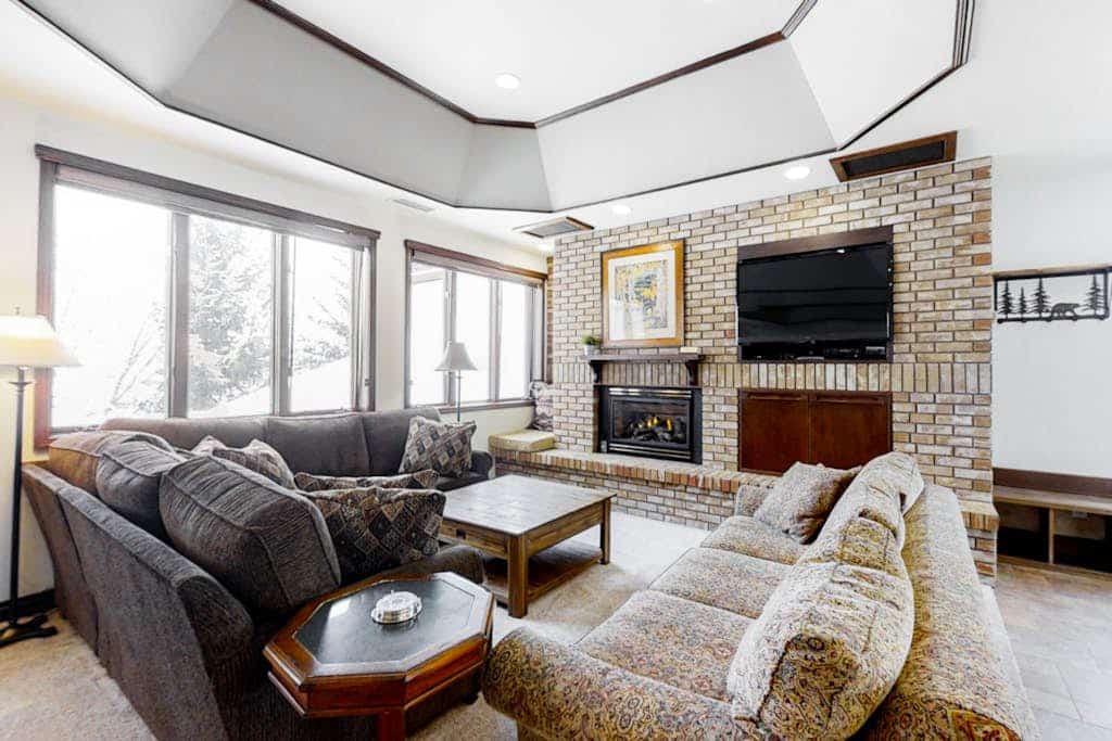 Ultimate mountain penthouse with hot tub, fitness, pool, & winter shuttle