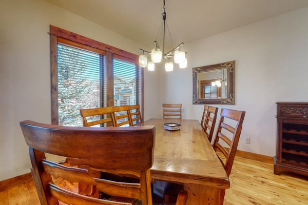 1444 EagleRidge Walk-to-lift townhome w/ fireplace, laundry & shared pool/hot tubs/steam room