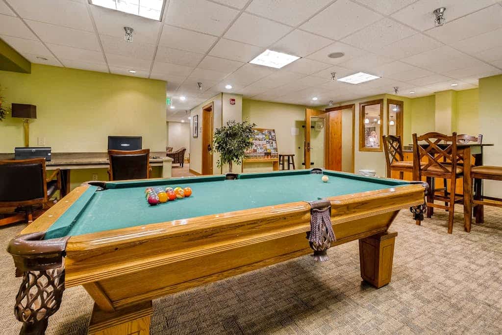 Renovated condo steps from gondola with pool, hot tub, fireplace & W/D