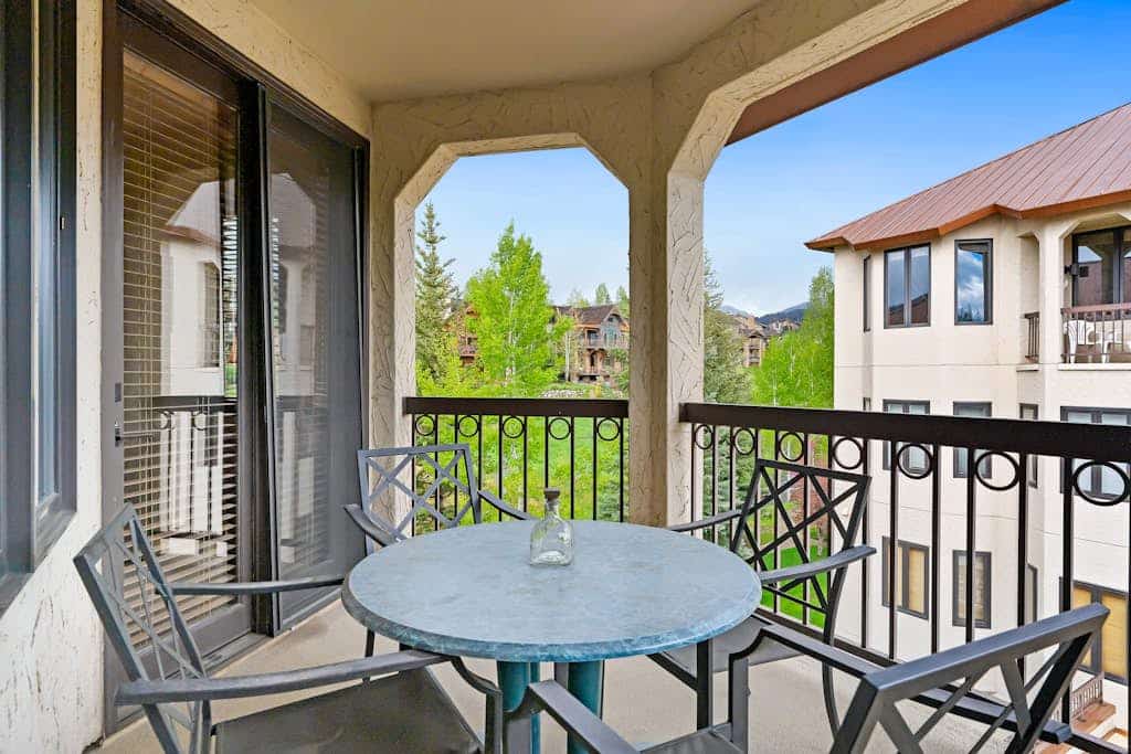 Meadows Buckingham 2 | Upscale Penthouse, Fireplace, Shared Hot Tub & Pool, Winter Shuttle