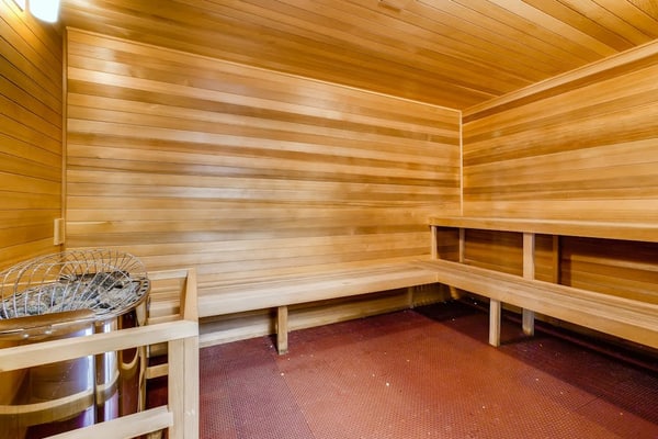 Beautiful & plush condo across the street from the gondola with pool & hot tub