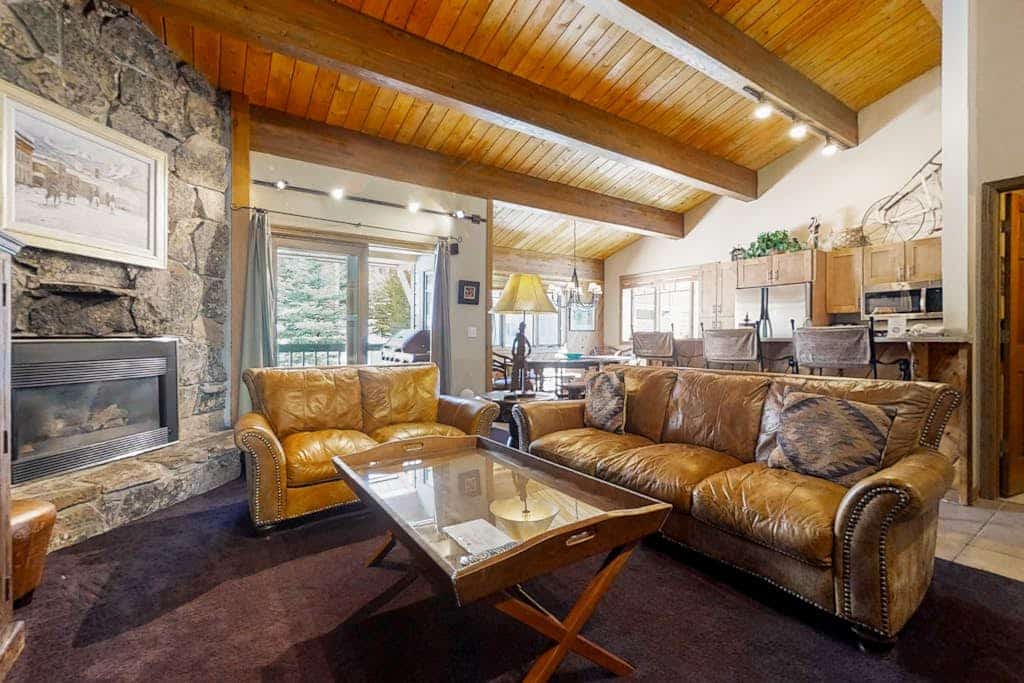 Popular mountain-styled condo with pool & hot tubs - near gondola