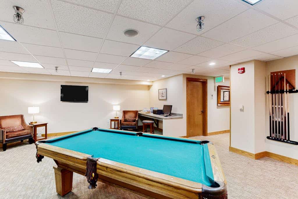 Popular mountain-styled condo with pool & hot tubs - near gondola