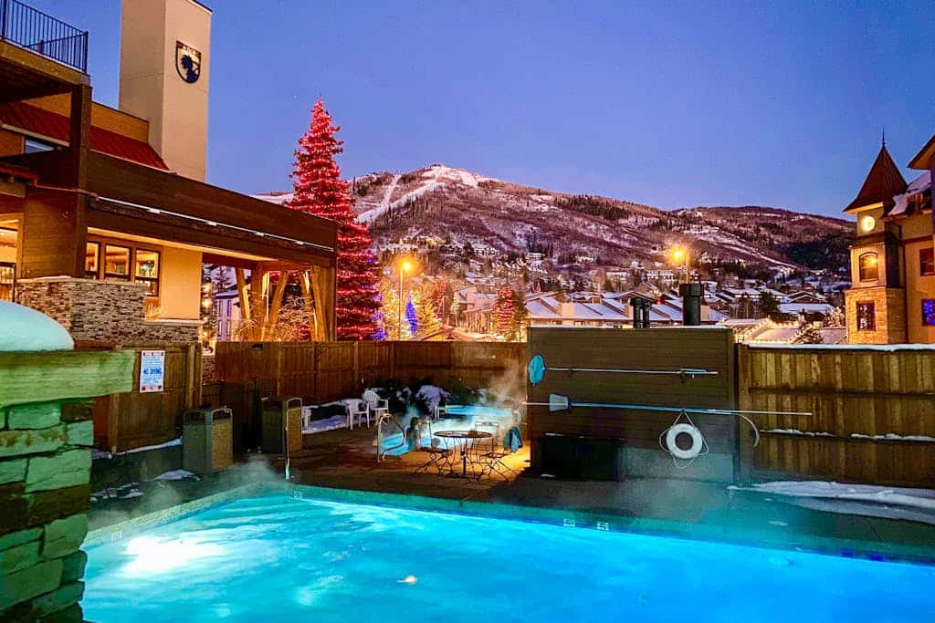Conveniently located condo near ski gondola with shared hot tub & pool