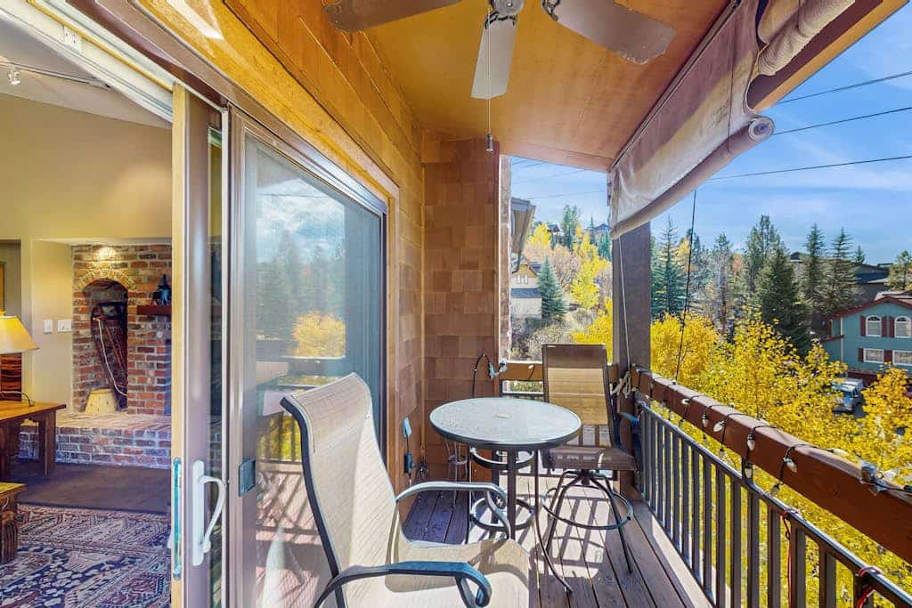 Multi-level, ski-in/out condo with mountain view, hot tub, balcony & grill