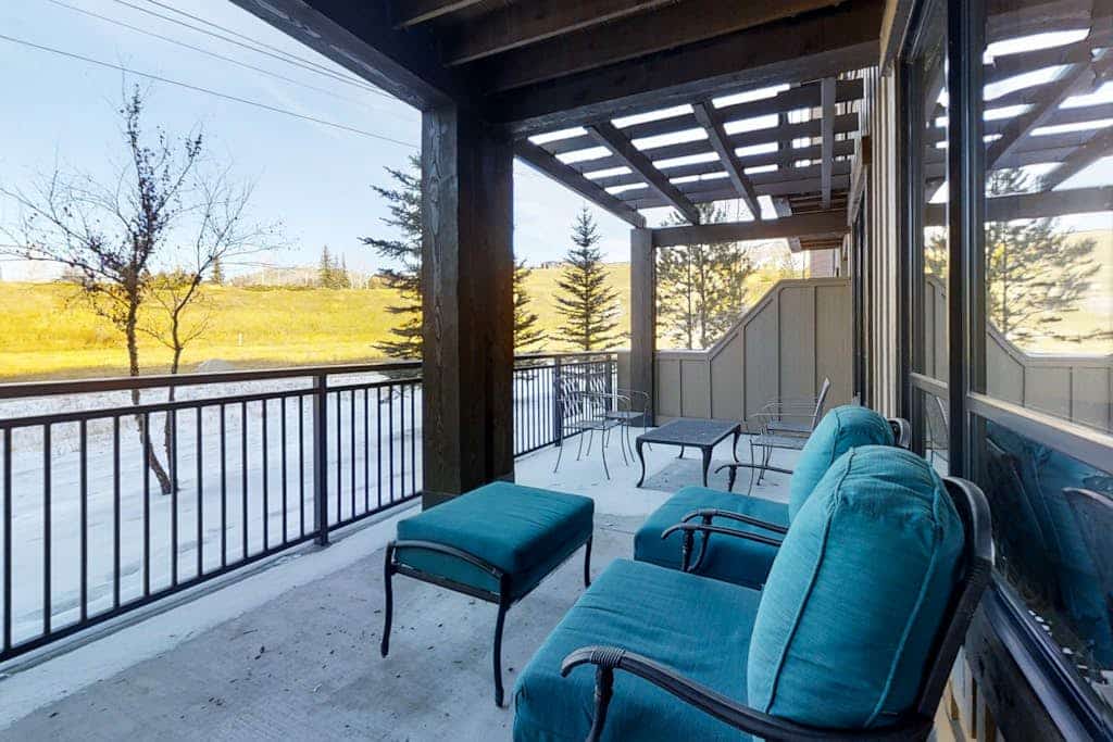 Stylish luxury condo w/gas fireplace, washer/dryer, shared pool, hot tubs, & gym