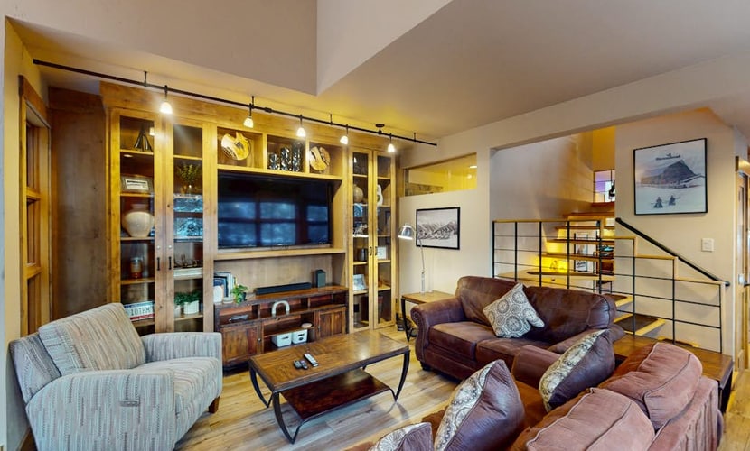 Modern Frisco Townhome with upscale features & world-class skiing