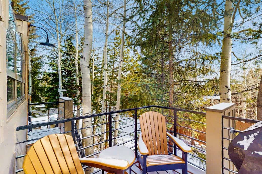 Modern Frisco Townhome with upscale features & world-class skiing
