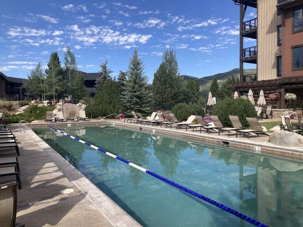 Impressive & lavish condo w/ bonus den, gas fireplace, & shared pool & hot tubs
