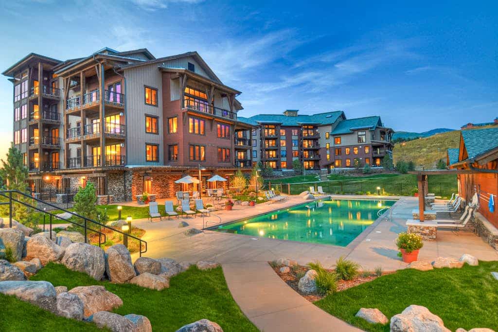 Gorgeous posh condo w/shared pool, hot tubs, fitness, game room & more