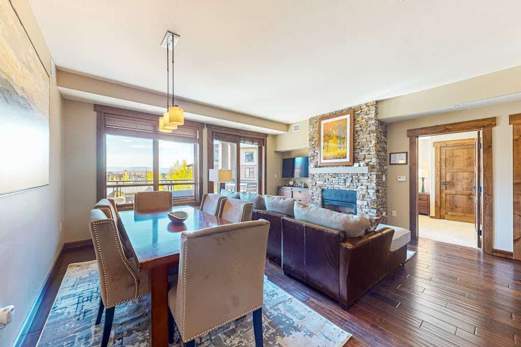 Gorgeous posh condo w/shared pool, hot tubs, fitness, game room & more