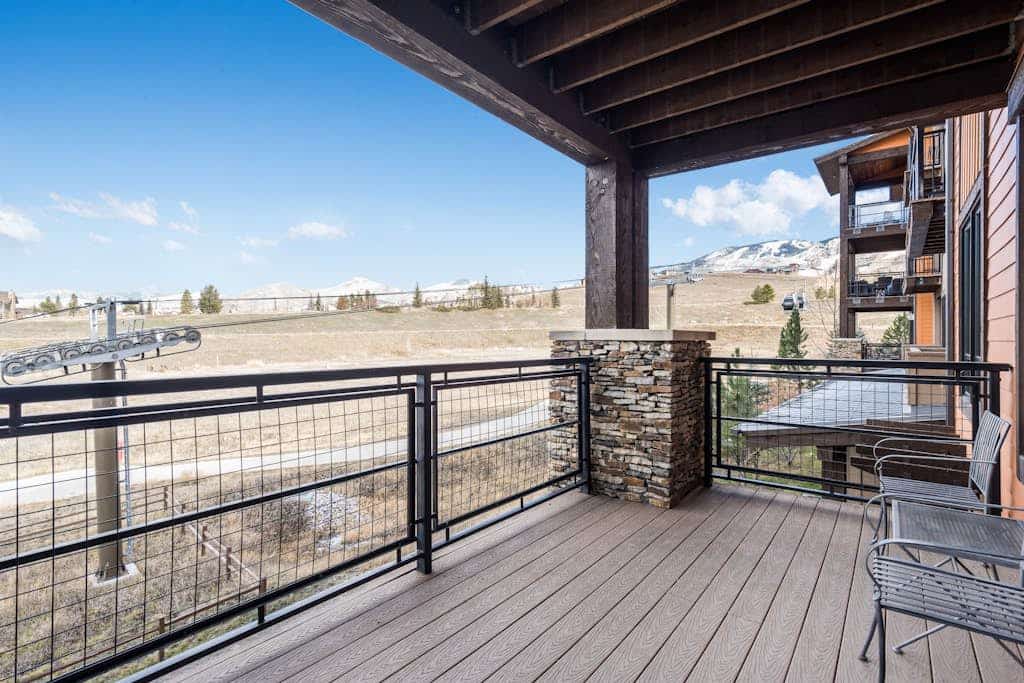 Polished & trendy upscale condo w/shared pool, hot tubs, game room & more
