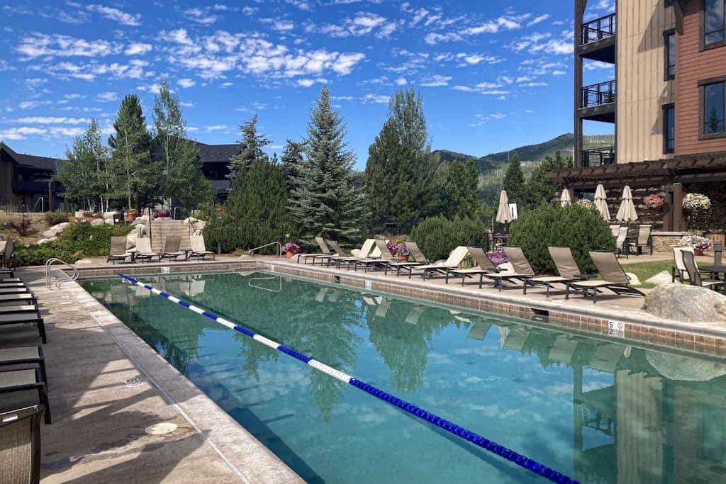Upscale studio w/ private balcony & shared pool, hot tubs, gym & more