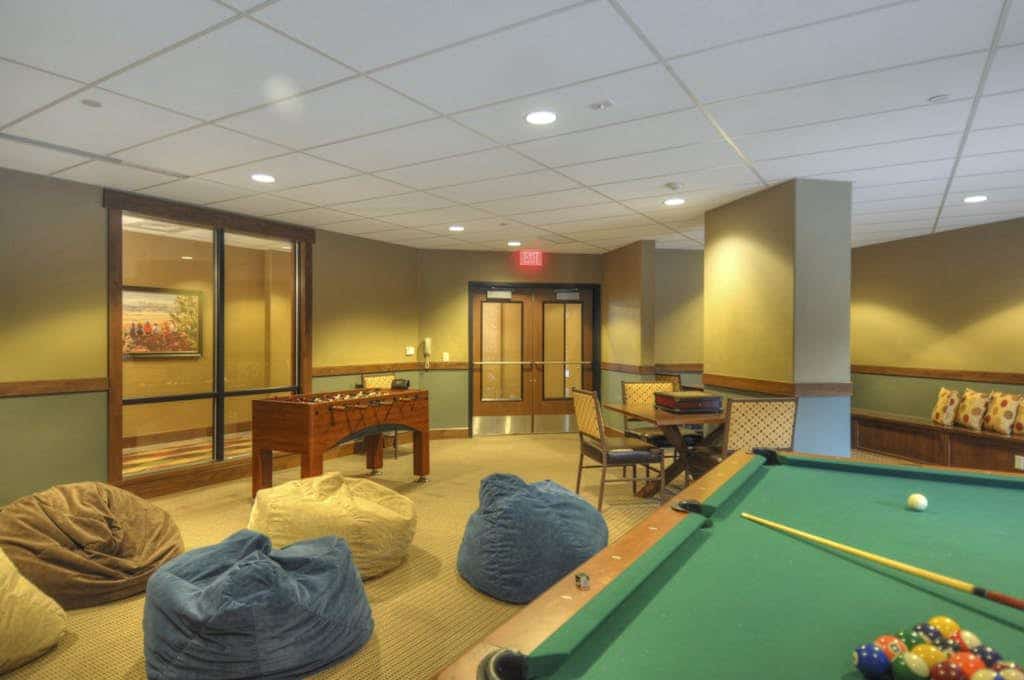 Impressive condo w/private balcony, gondola access, shared pool and hot tubs
