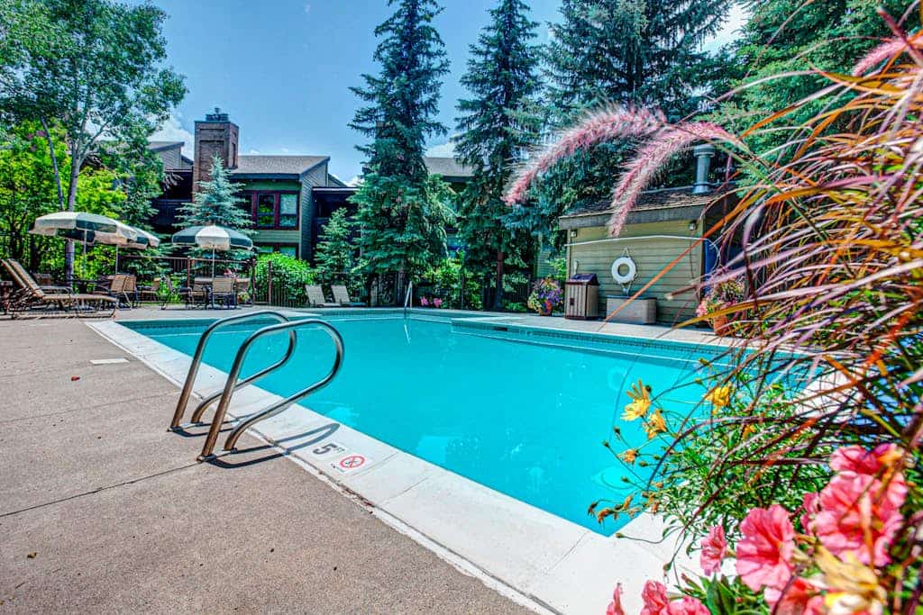 Ground-floor Steamboat getaway with hot tub, pool & washer/dryer