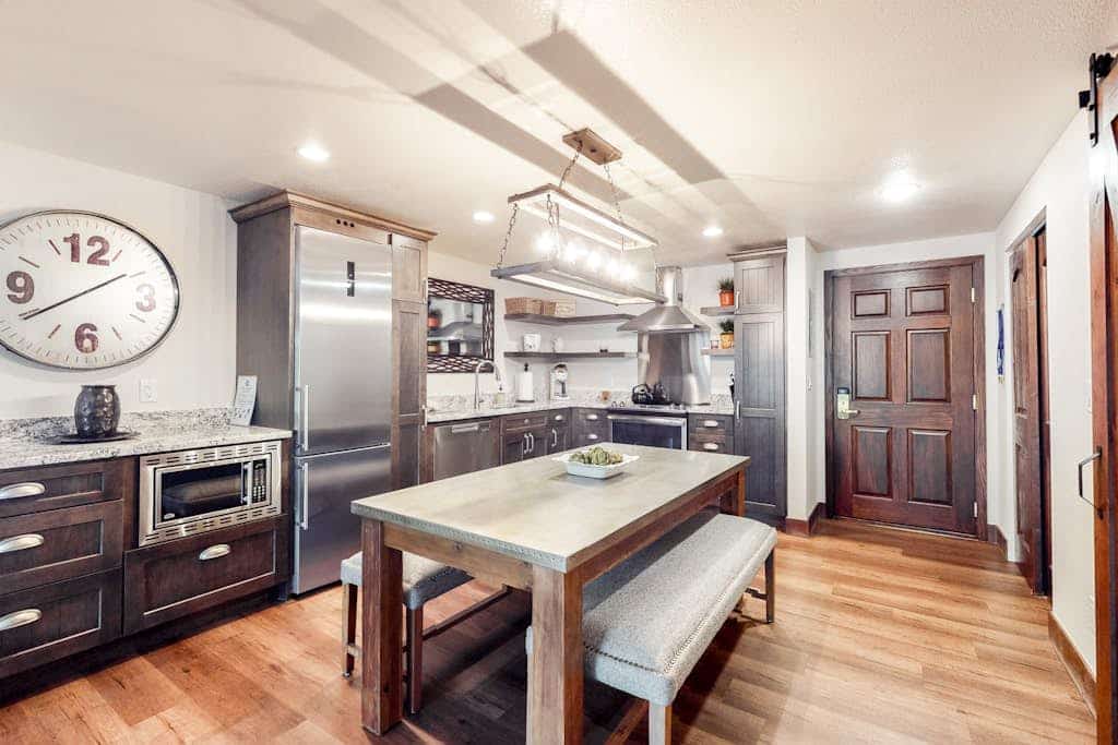 Remodeled, Ski-In/Ski-Out Condo w/ Fireplace & Shared Hot Tub - Walk to Gondola