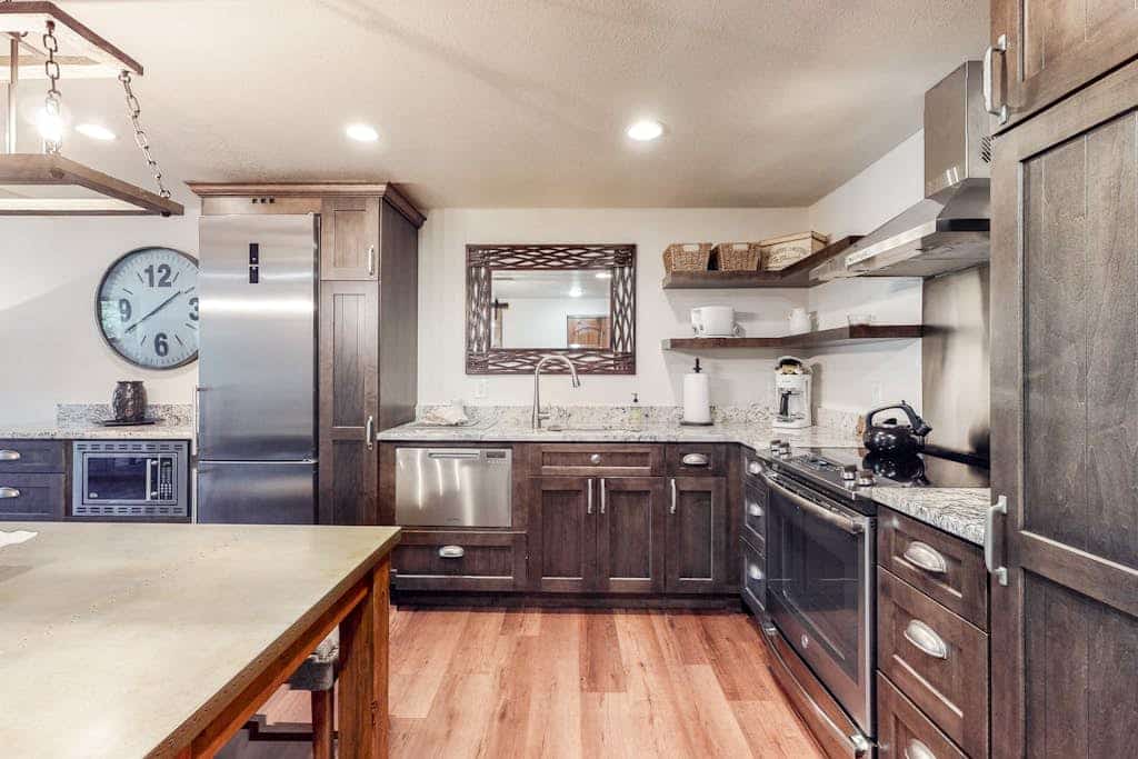 Remodeled, Ski-In/Ski-Out Condo w/ Fireplace & Shared Hot Tub - Walk to Gondola