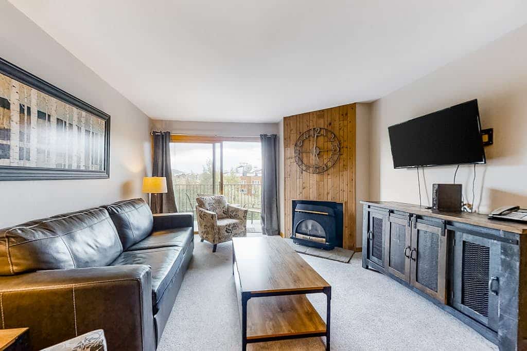 Pleasant slope-side home w/ ski-in/ski-out access to mountain trails