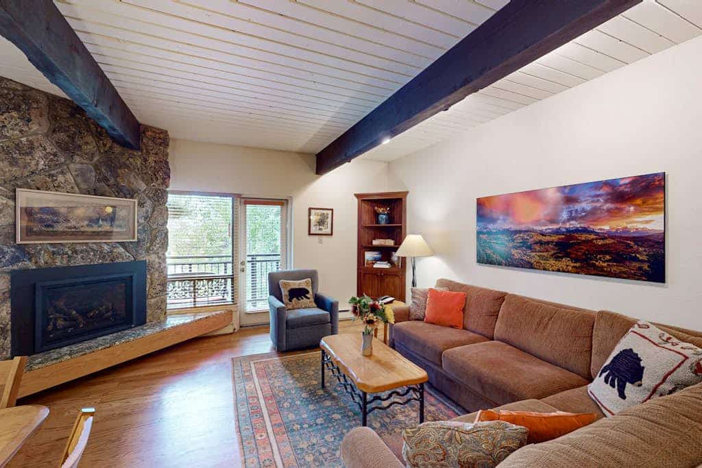 Ski-In/Ski-Out Condo w/ Fireplace, WiFi & Shared Hot Tub - Walk to Gondola