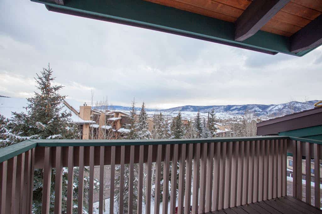 Luxury, Top-Floor, Ski-In/Ski-Out Condo w/ Fireplace, Balcony & Shared Hot Tub