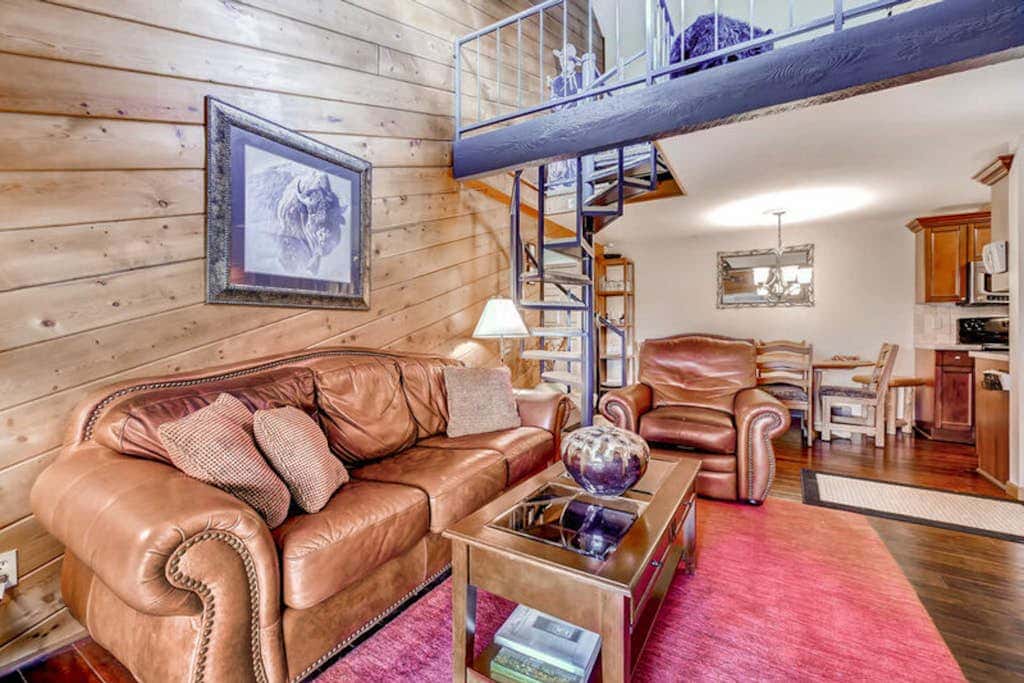 Ski Inn 233