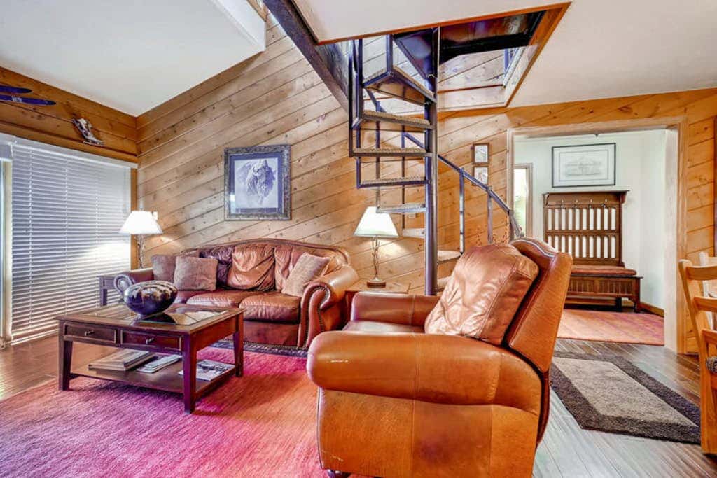Ski Inn 233