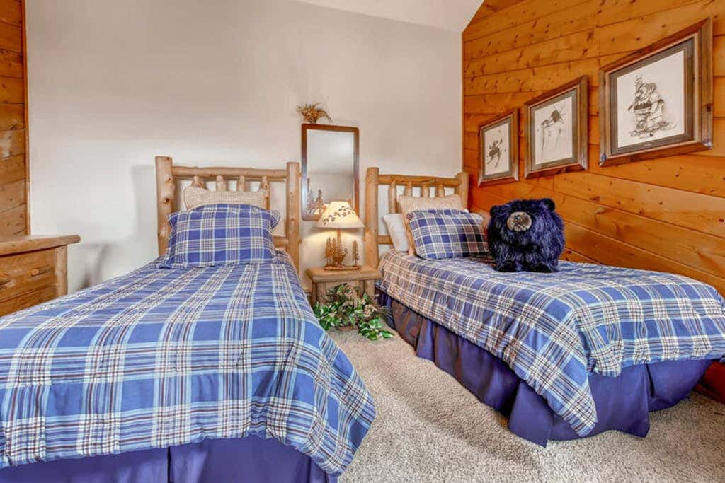 Ski Inn 233