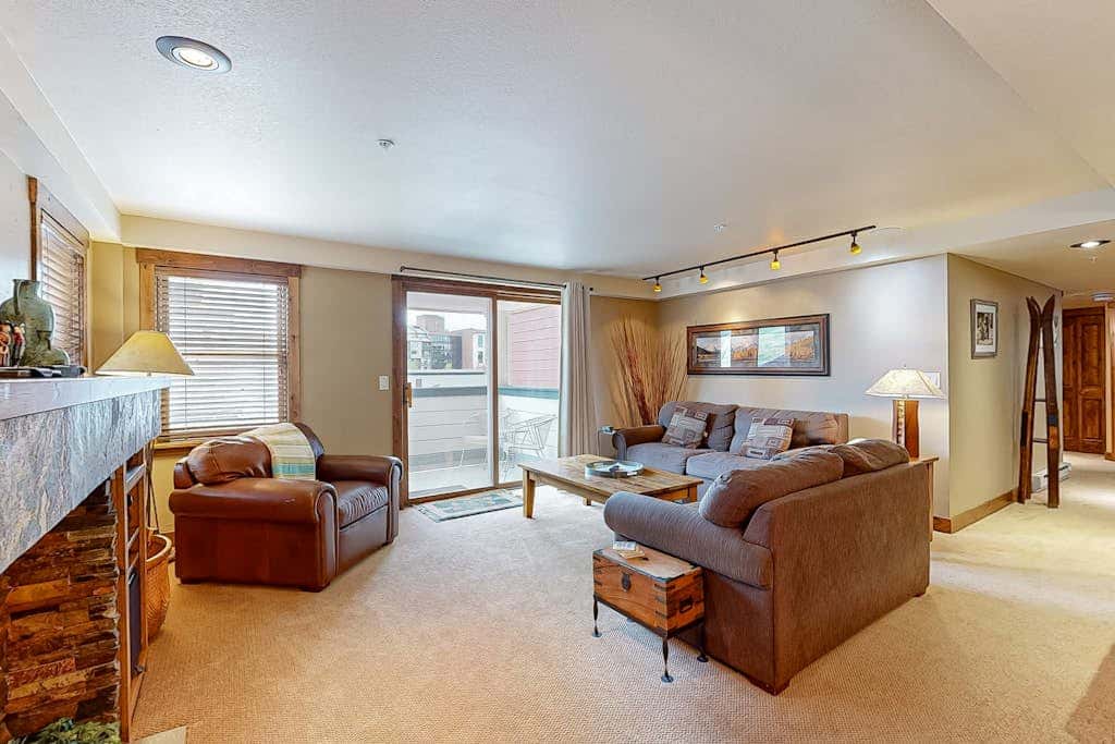 Torian Plum Plaza 203