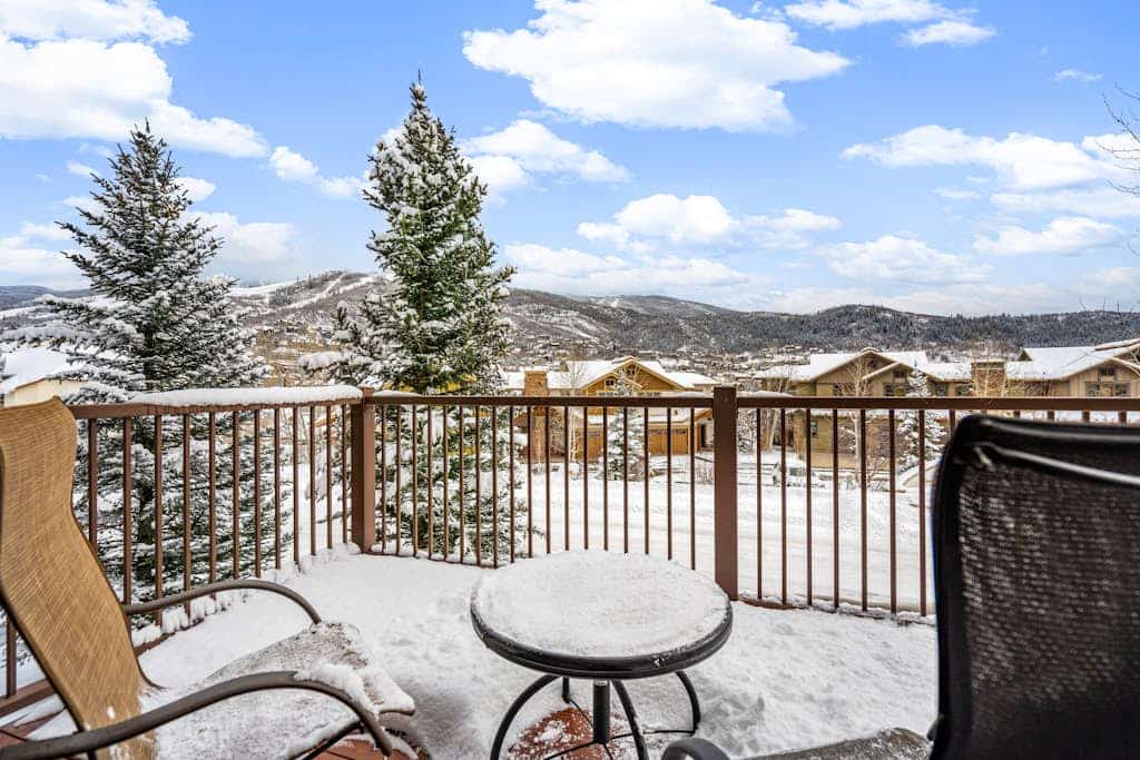 1479 EagleRidge Walk-to-lift townhome with office, two decks, mountain views, pool & hot tubs