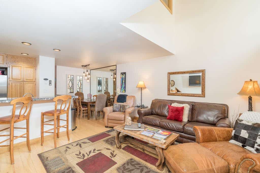 Ski-in/out condo with hot tub, grill, balcony & covered parking