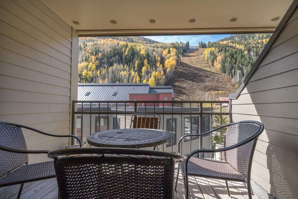 Ski-in/out condo with hot tub, grill, balcony & covered parking