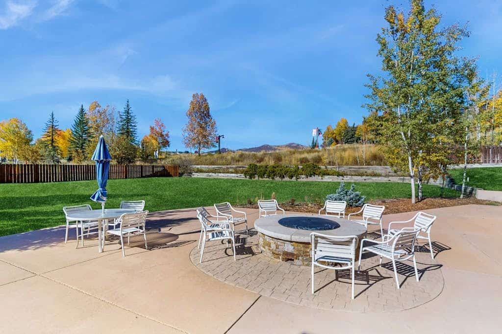 Updated, Second-Floor Condo with WiFi, Mountain Views, Outdoor Pool, & Hot Tub