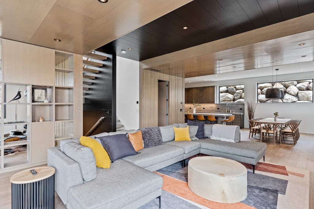 Beautiful mountain home with pool, hot tub, balcony, washer/dryer & WiFi