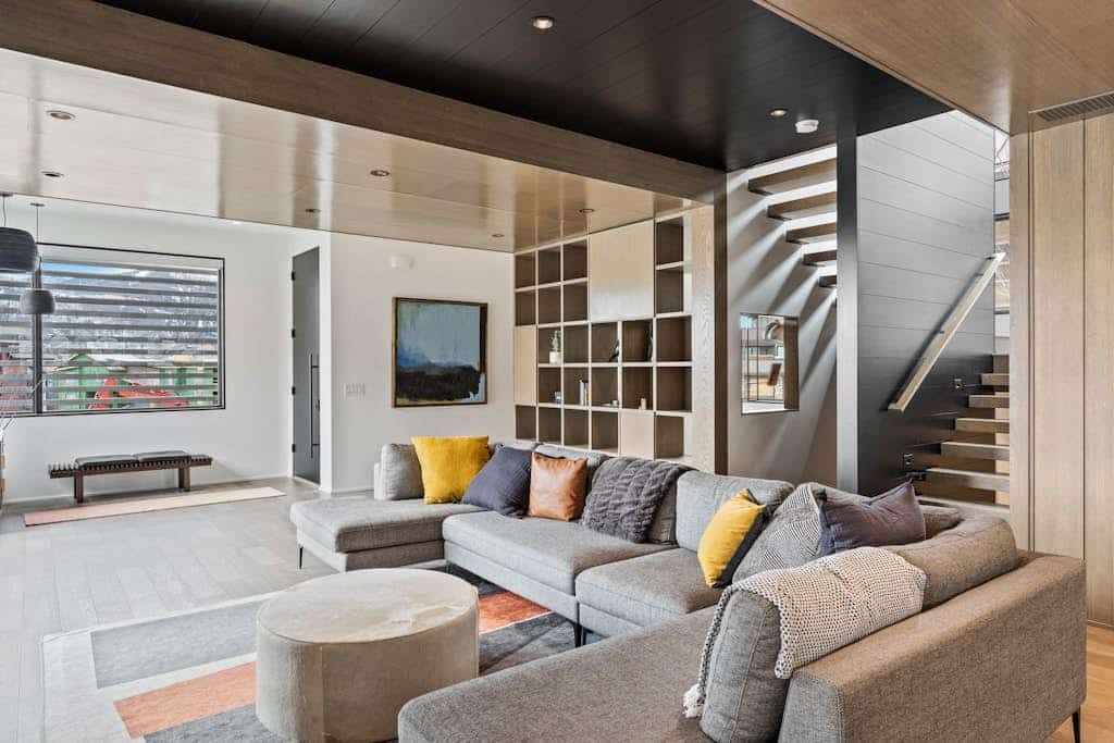 Beautiful mountain home with pool, hot tub, balcony, washer/dryer & WiFi
