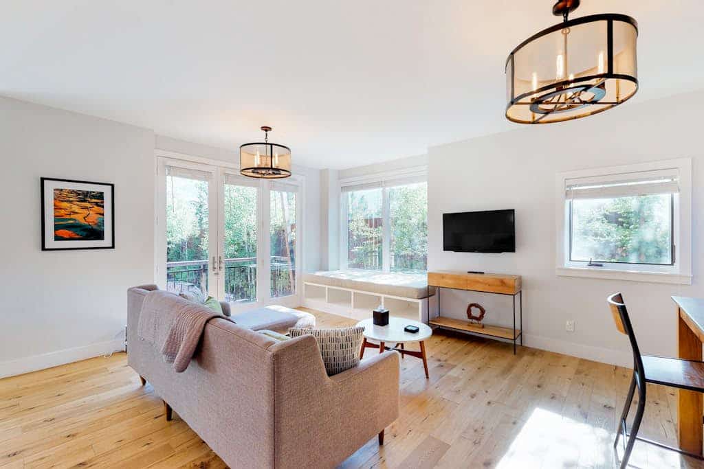Dog-friendly home close to Telluride with W/D, balcony & yard