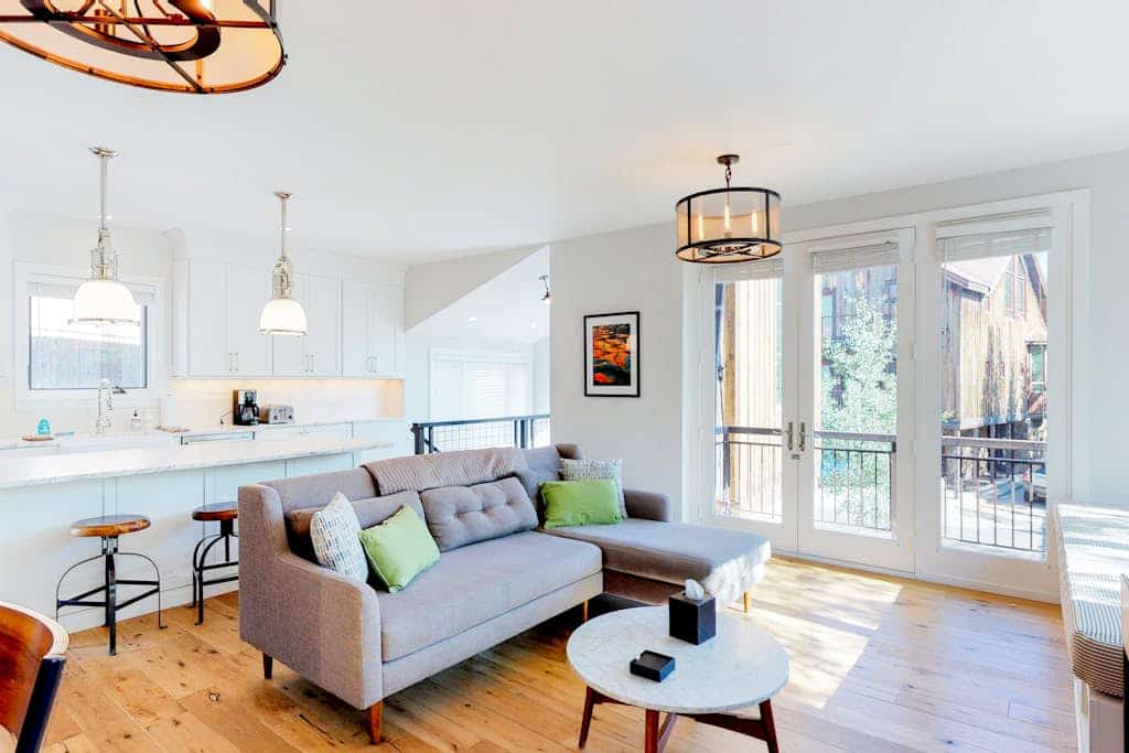 Dog-friendly home close to Telluride with W/D, balcony & yard