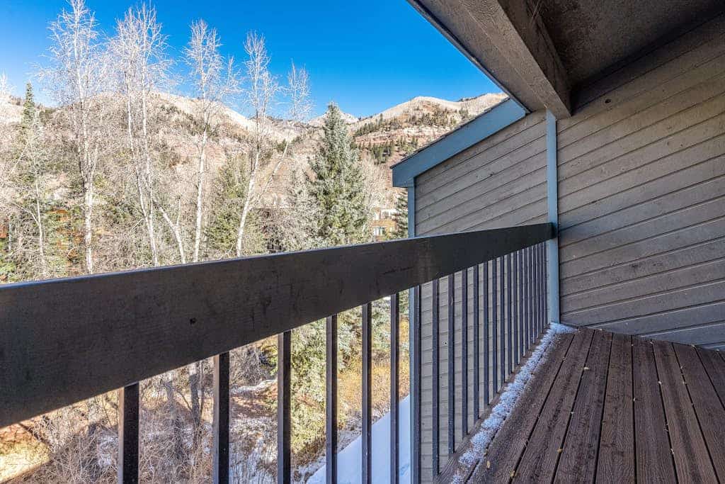 River-view condo with fireplace & hot tub - walk to gondola & Main St