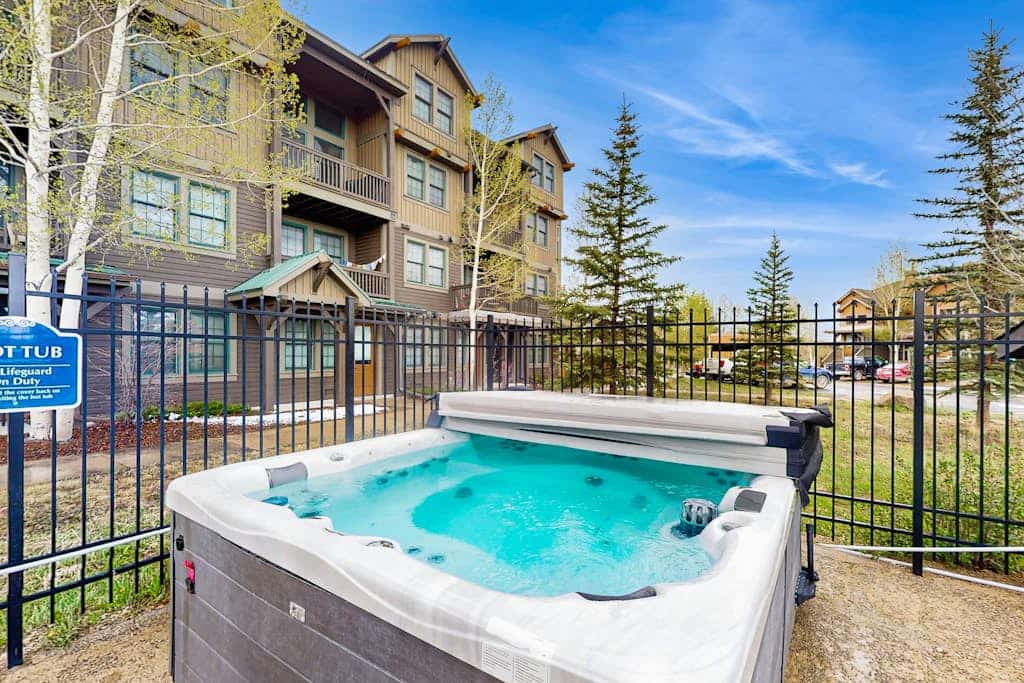 Amazing home close to Granby Ranch with shared hot tub, pool, & WiFi