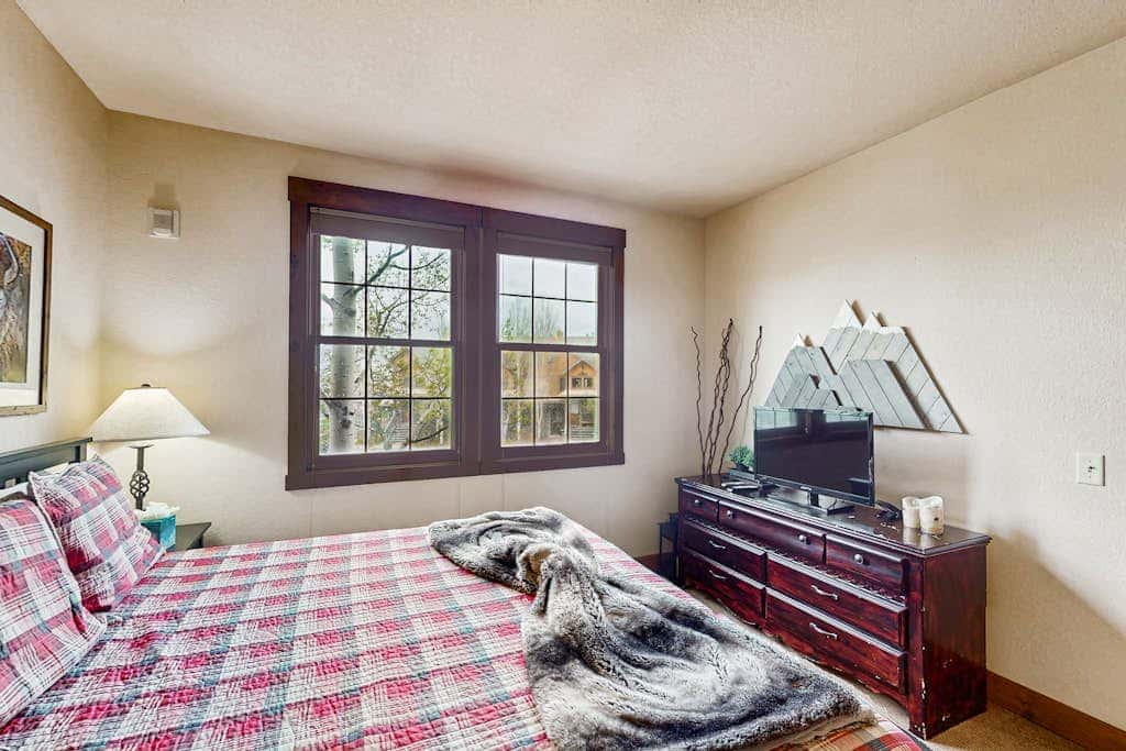 Kicking Horse Lodges 4-205