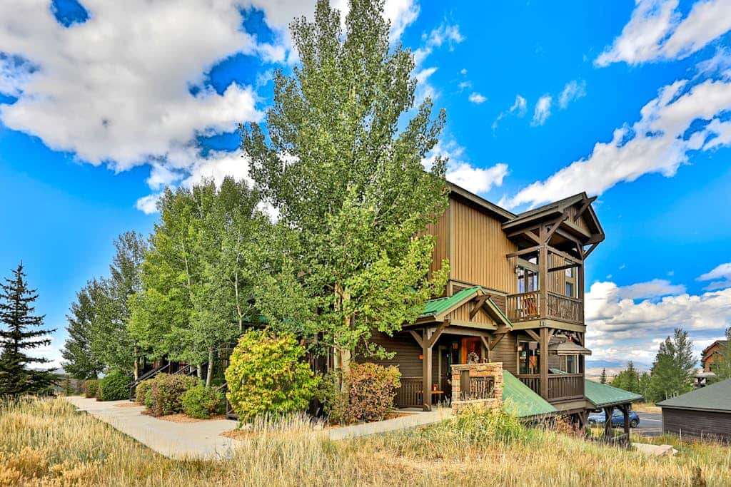 Kicking Horse Lodges 4-205