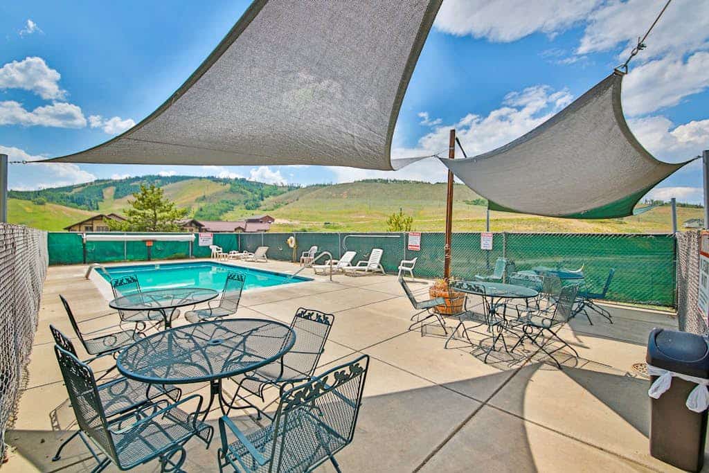 Newly remodeled mountain condo + loft w/ hot tub & near ski resort