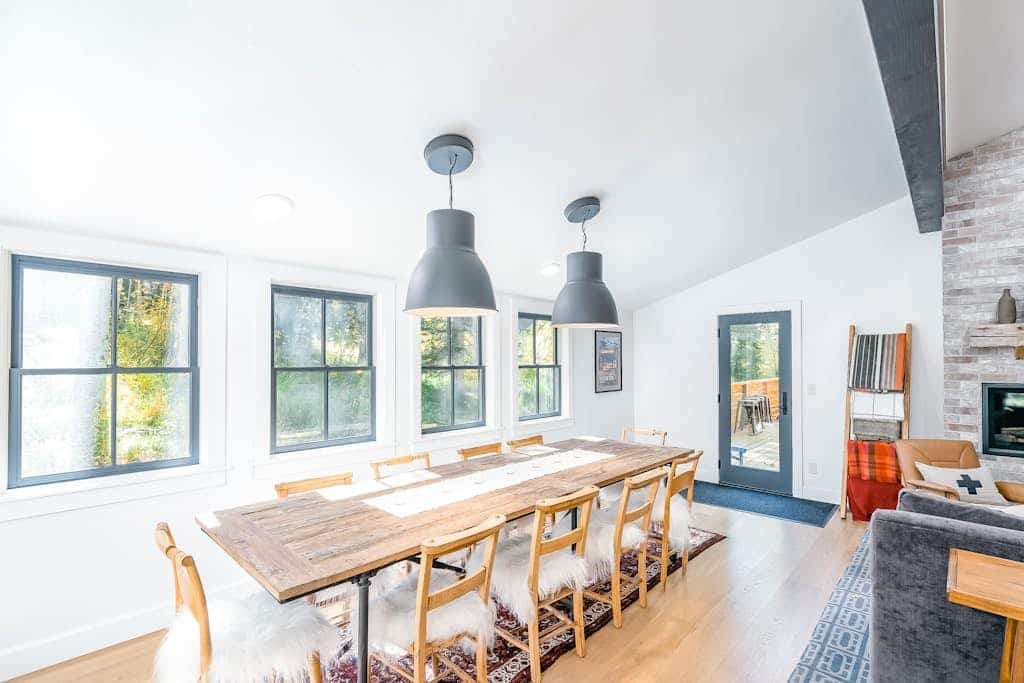 Incredible mountain house with updated kitchen, fireplace, grill & balcony