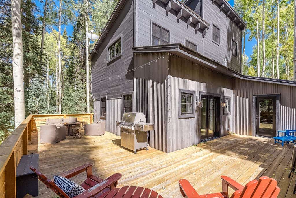 Incredible mountain house with updated kitchen, fireplace, grill & balcony