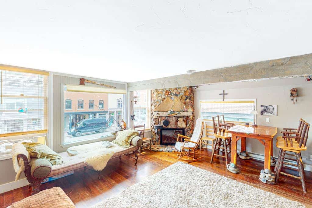 Charming mountain condo with incredible location above main street & WiFi