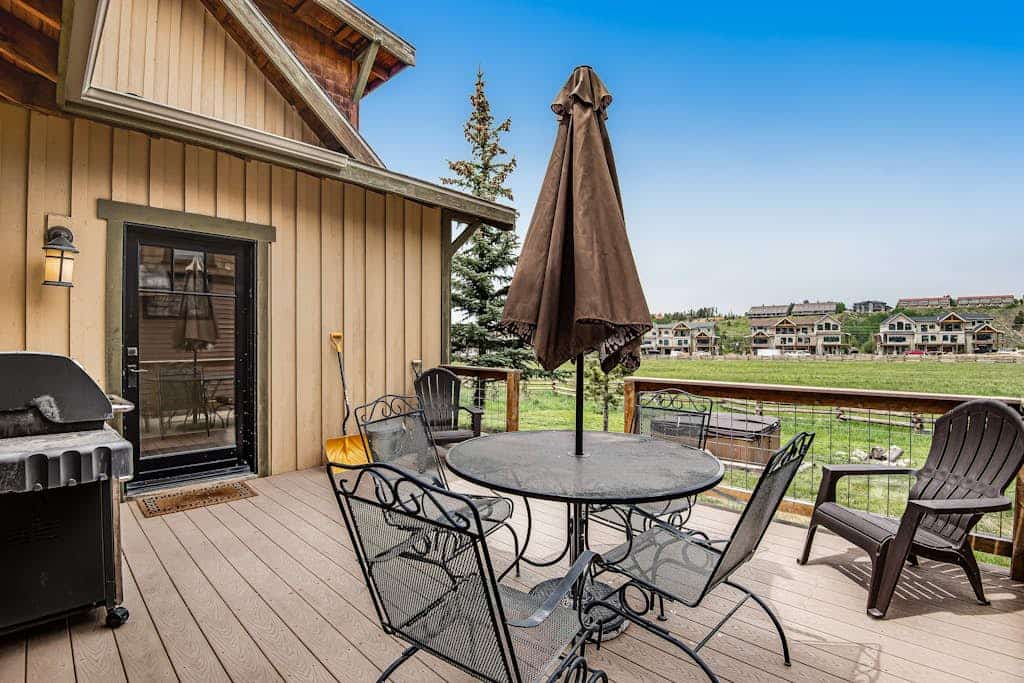 Mountain home with private hot tub, deck, grill, fireplace, Ping-Pong, & WiFi