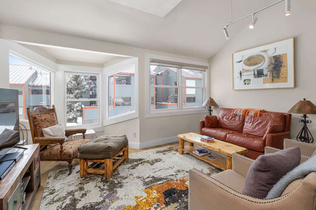 Downtown condo with ski views - walk to Lift 7, Main Street & shuttle bus