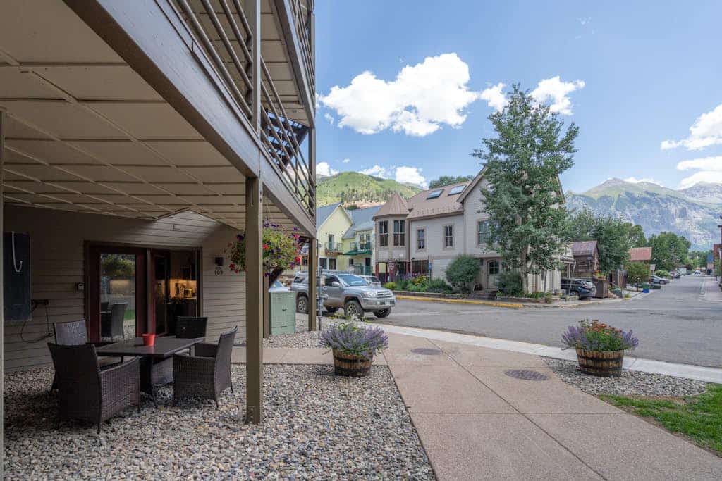 Downtown condo with pool & hot tub - walk to lifts, dining & shopping